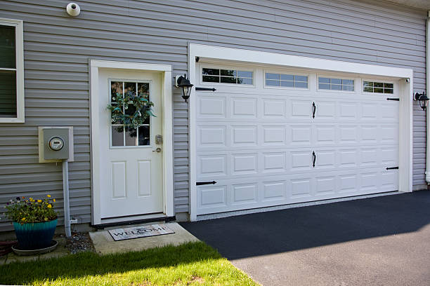 24/7 Emergency Garage Door Panel Replacement experts in Flowing Wells, AZ